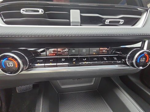 New 2025 Chevrolet Equinox LT w/ Convenience Package II image 18