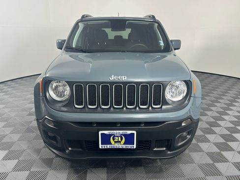Used 2018 Jeep Renegade Latitude image 3
