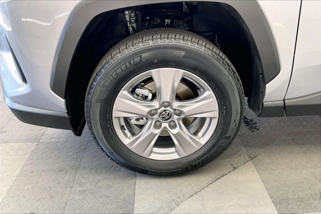 Used 2025 Toyota RAV4 XLE AWD/4WD image 8