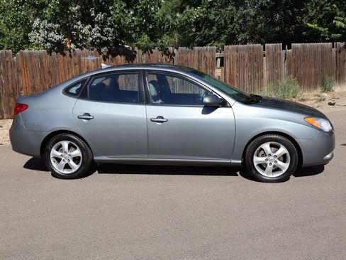 Used 2010 Hyundai Elantra SE FWD image 3