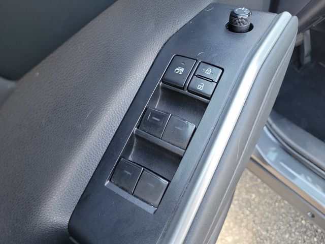 Used 2022 Toyota Highlander XLE AWD/4WD image 10
