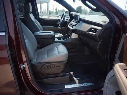 Used 2022 Chevrolet Tahoe LT w/ Luxury Package AWD/4WD image 17