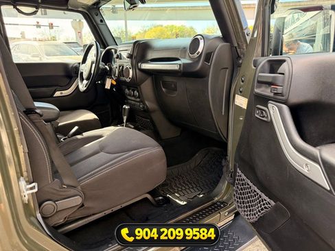 Used 2015 Jeep Wrangler Unlimited Rubicon w/ Dual Top Group AWD/4WD image 30
