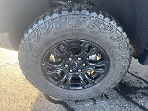 Used 2023 Chevrolet Silverado 1500 ZR2 w/ Technology Package image 8