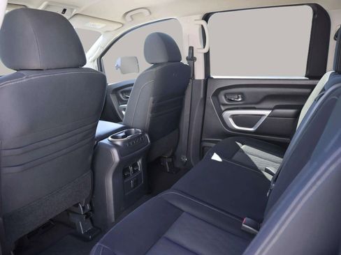 Used 2017 Nissan Titan SV image 27
