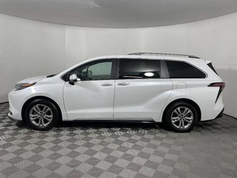 Certified 2024 Toyota Sienna Platinum AWD/4WD image 4