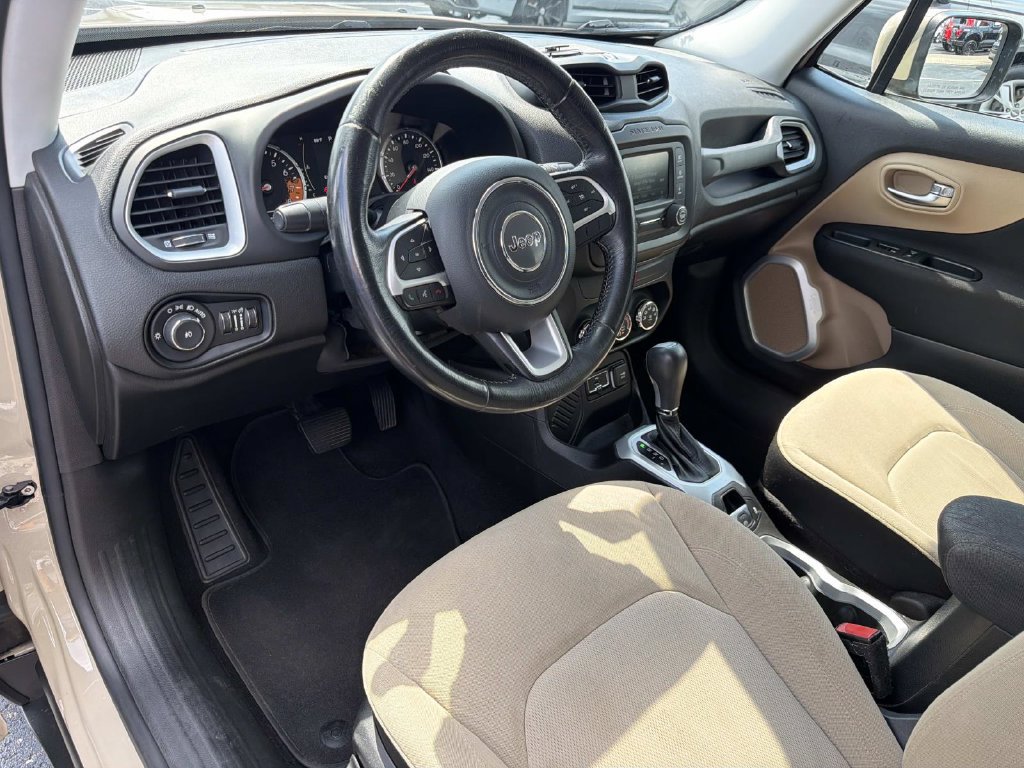 Used 2016 Jeep Renegade Latitude FWD image 22