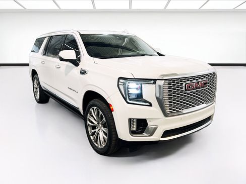 Used 2022 GMC Yukon XL Denali w/ Denali Premium Package AWD/4WD image 3