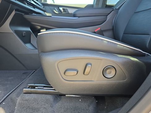 New 2026 Buick Enclave Sport Touring w/ LPO, Floor Liner Package AWD/4WD image 32