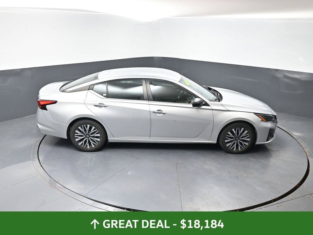 Used 2024 Nissan Altima 2.5 SV FWD image 41
