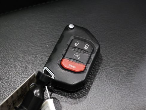 Used 2022 Jeep Wrangler Unlimited Sahara AWD/4WD image 39
