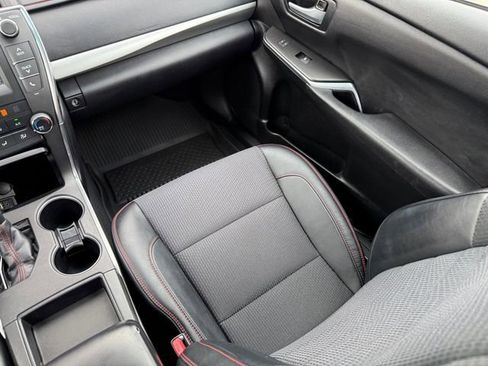 Used 2017 Toyota Camry SE image 23