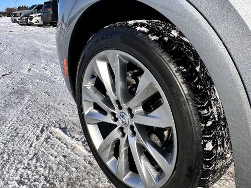 Used 2023 Buick Envision Avenir image 9