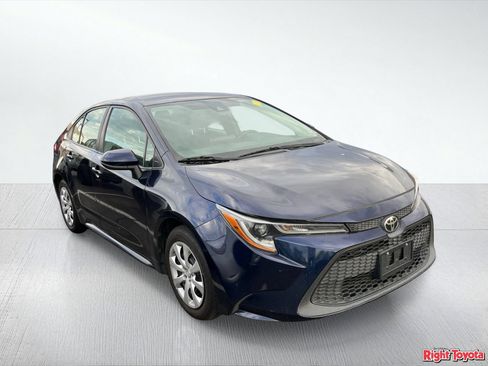 Certified 2022 Toyota Corolla LE FWD image 5