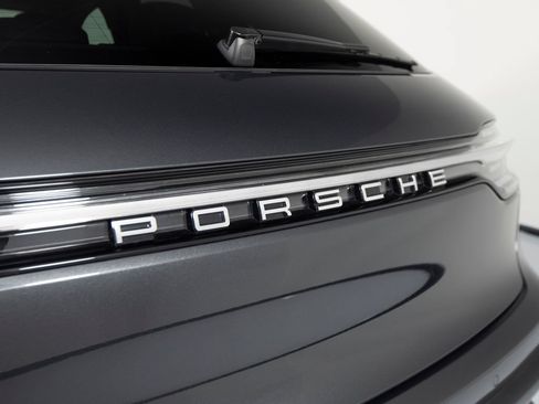 Certified 2026 Porsche Macan AWD/4WD image 43