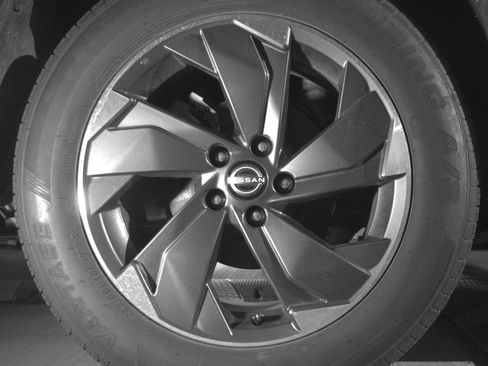 Used 2025 Nissan Rogue SV FWD image 15