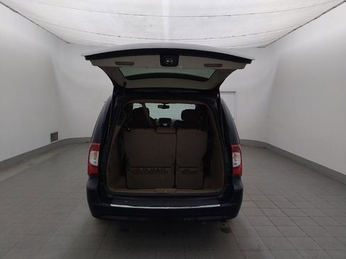 Used 2015 Chrysler Town & Country Limited Platinum FWD image 29