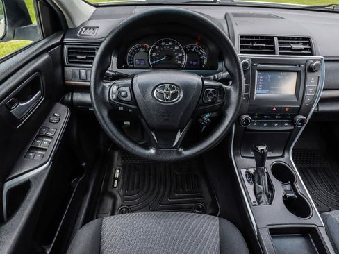 Used 2015 Toyota Camry LE FWD image 19