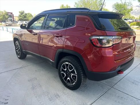 Used 2025 Jeep Compass Trailhawk AWD/4WD image 5