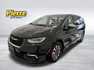 Used 2023 Chrysler Pacifica Limited FWD 360° Tour