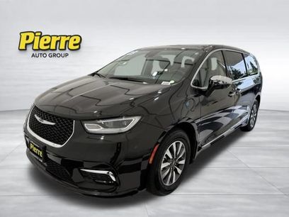 Used 2023 Chrysler Pacifica Limited