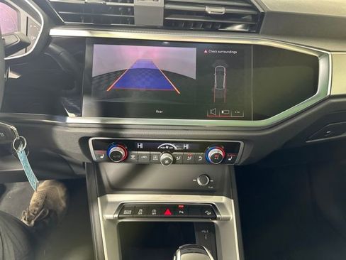 Used 2025 Audi Q3 2.0T Premium image 22