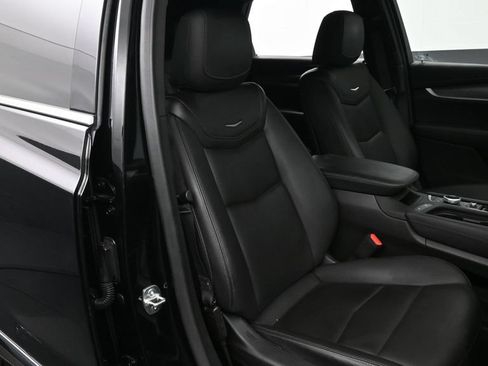 Certified 2025 Cadillac XT5 Luxury FWD image 17