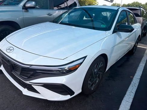 Used 2025 Hyundai Elantra Sport FWD image 6