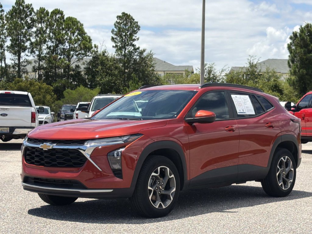 Used 2024 Chevrolet Trax LT w/ Driver Confidence Package FWD image 8