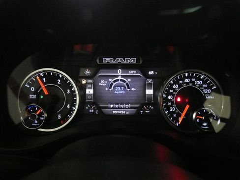 Used 2023 RAM 1500 Laramie AWD/4WD image 19