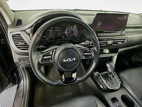 Used 2023 Kia Seltos SX w/ SX Sunroof Package AWD/4WD image 11