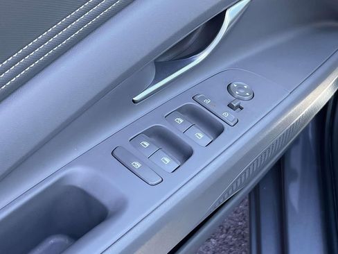 Used 2024 Hyundai Elantra SEL w/ Convenience Package image 18