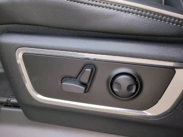 Used 2025 RAM 1500 Laramie AWD/4WD image 18