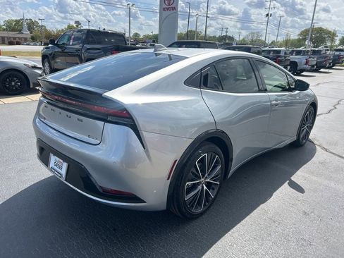 Used 2024 Toyota Prius XLE image 17