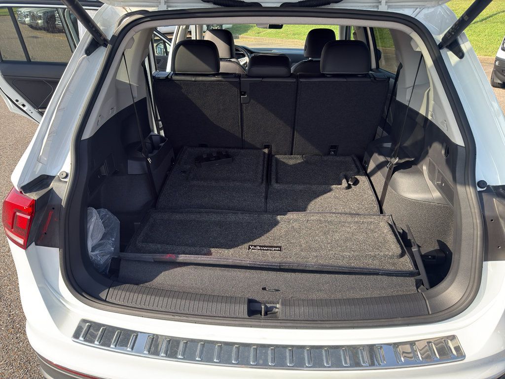 Used 2024 Volkswagen Tiguan SE FWD image 12