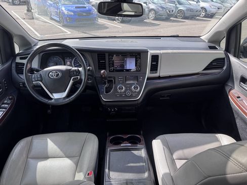 Used 2019 Toyota Sienna Limited AWD/4WD image 16