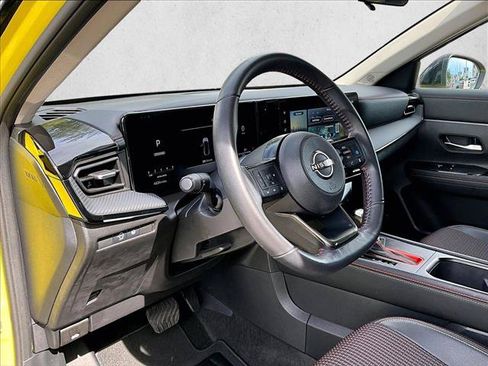 Used 2025 Nissan Kicks SR FWD image 14