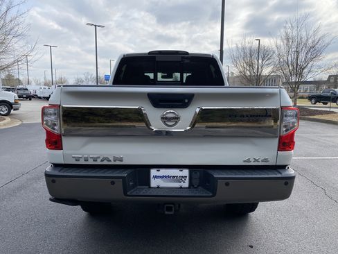 Used 2018 Nissan Titan Platinum Reserve image 9