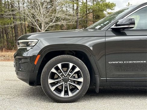 Used 2024 Jeep Grand Cherokee L Overland w/ Advanced Protech Group III image 19