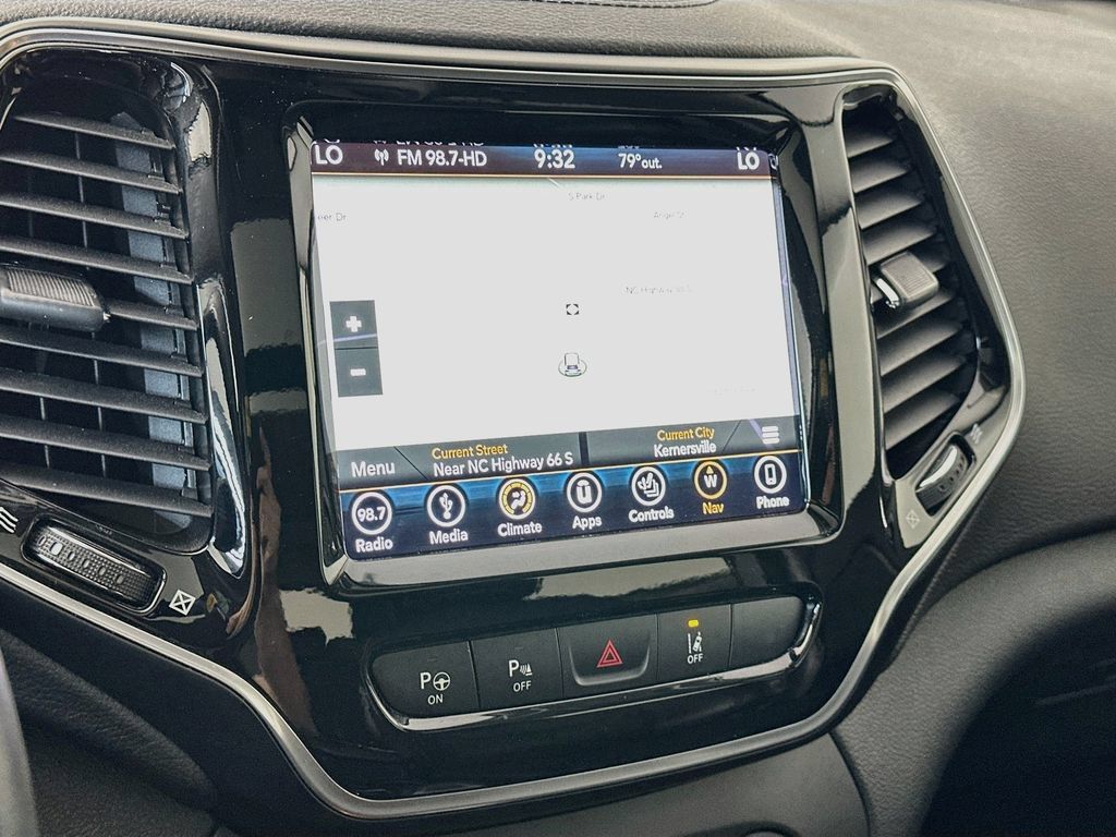 Used 2019 Jeep Cherokee Limited w/ Luxury Group FWD image 19