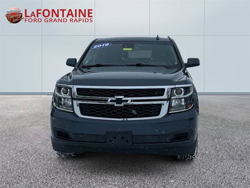 Used 2019 Chevrolet Suburban LT image 2