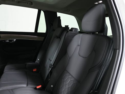 Used 2025 Volvo XC90 B5 Plus w/ Protection Package Premier image 4