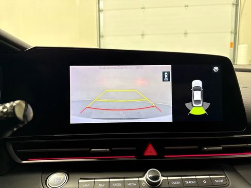 Used 2021 Hyundai Elantra Limited image 21