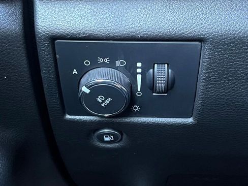 Used 2022 Jeep Grand Cherokee Laredo X image 29