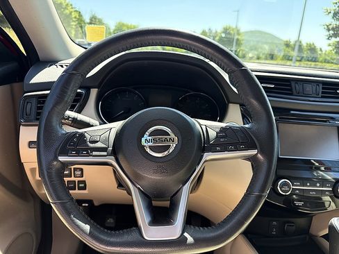 Used 2017 Nissan Rogue SL w/ SL Premium Package FWD image 13