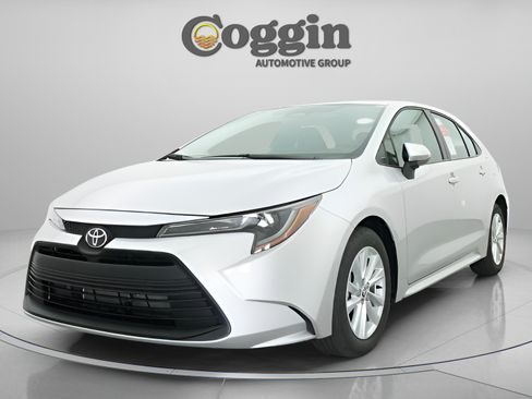 Used 2026 Toyota Corolla LE w/ LE Premium Package FWD image 32
