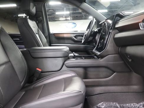 Used 2025 GMC Yukon Denali AWD/4WD image 25