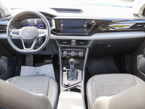 Used 2024 Volkswagen Taos SE image 4