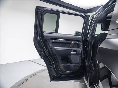 Used 2024 Land Rover Defender 110 X-Dynamic SE AWD/4WD image 25