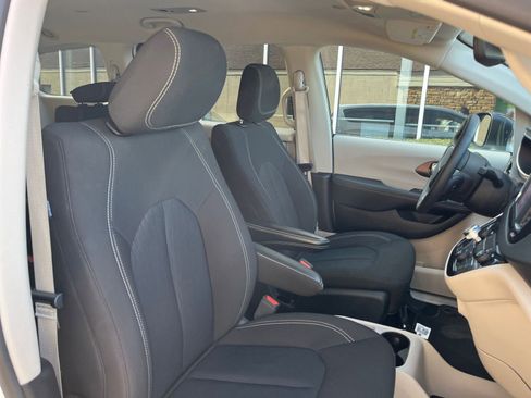 Used 2024 Chrysler Voyager LX image 36